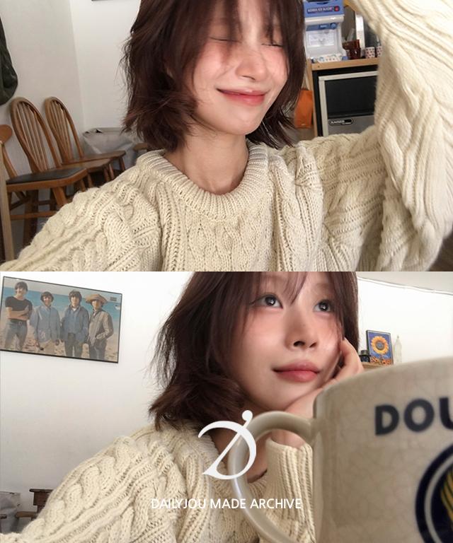 데일리쥬 [단독] [MADE] 란젤로 피셔꽈배기 라운드 니트(공용)