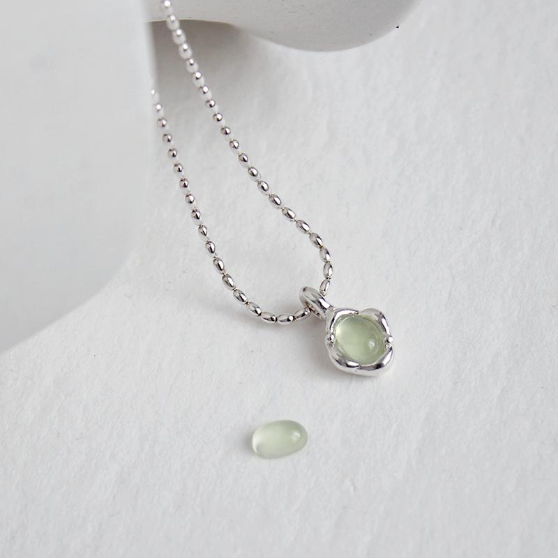 N032_Plain Wax flower Necklace