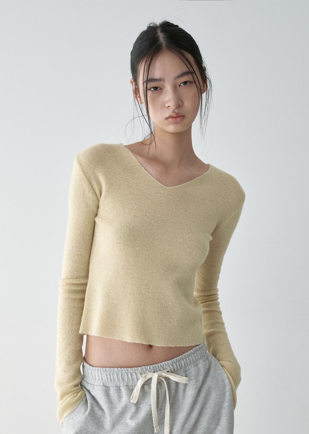GLITTER V-NECK PULLOVER BUTTER