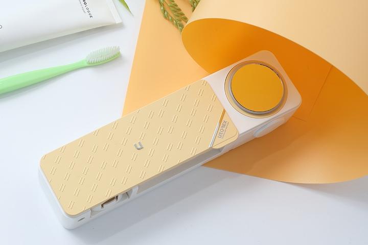 프리미엄 더블케어 UV+히팅건조 벽걸이 칫솔살균기 버터옐로우