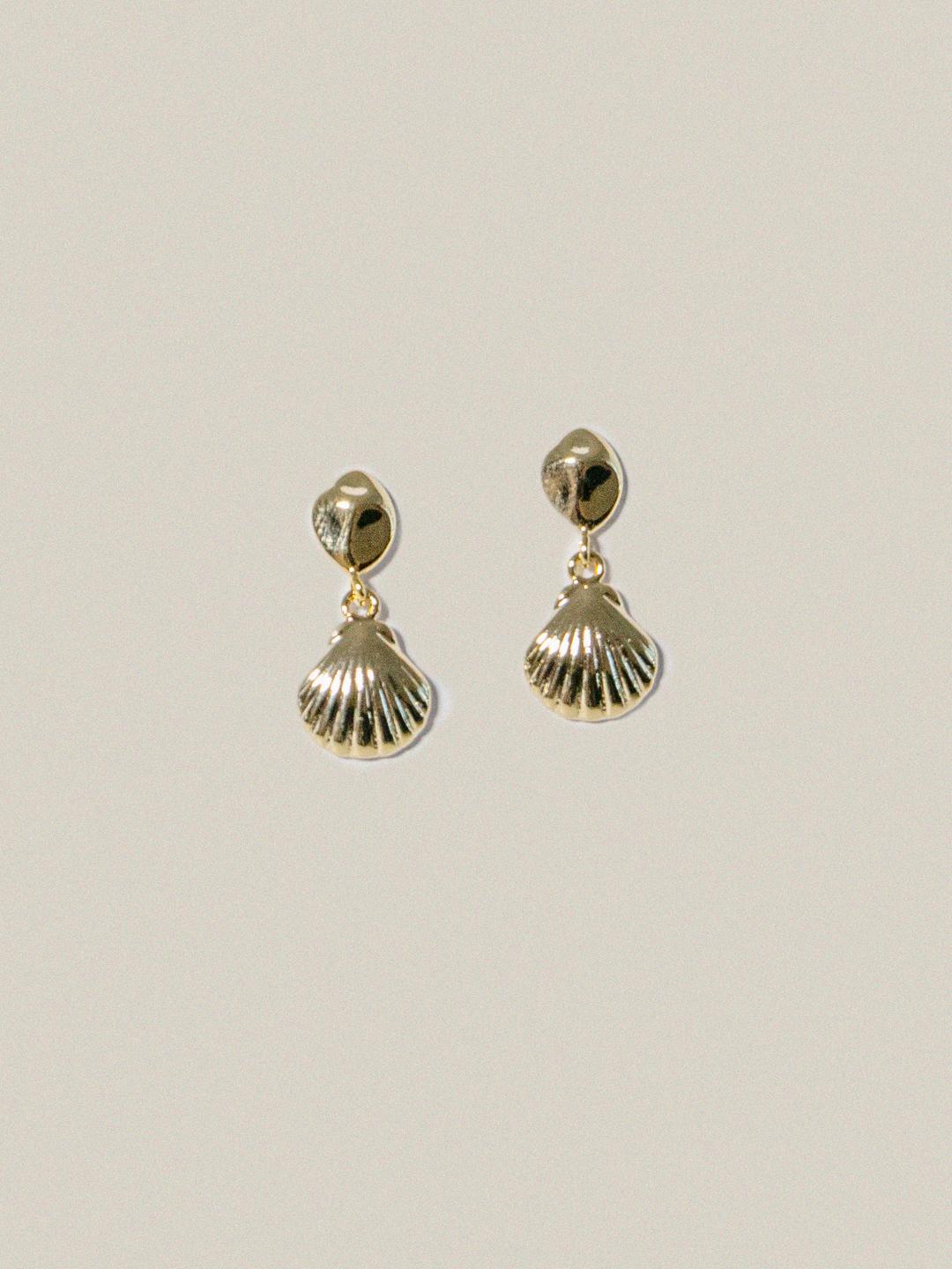 Shell and Pebble Gold