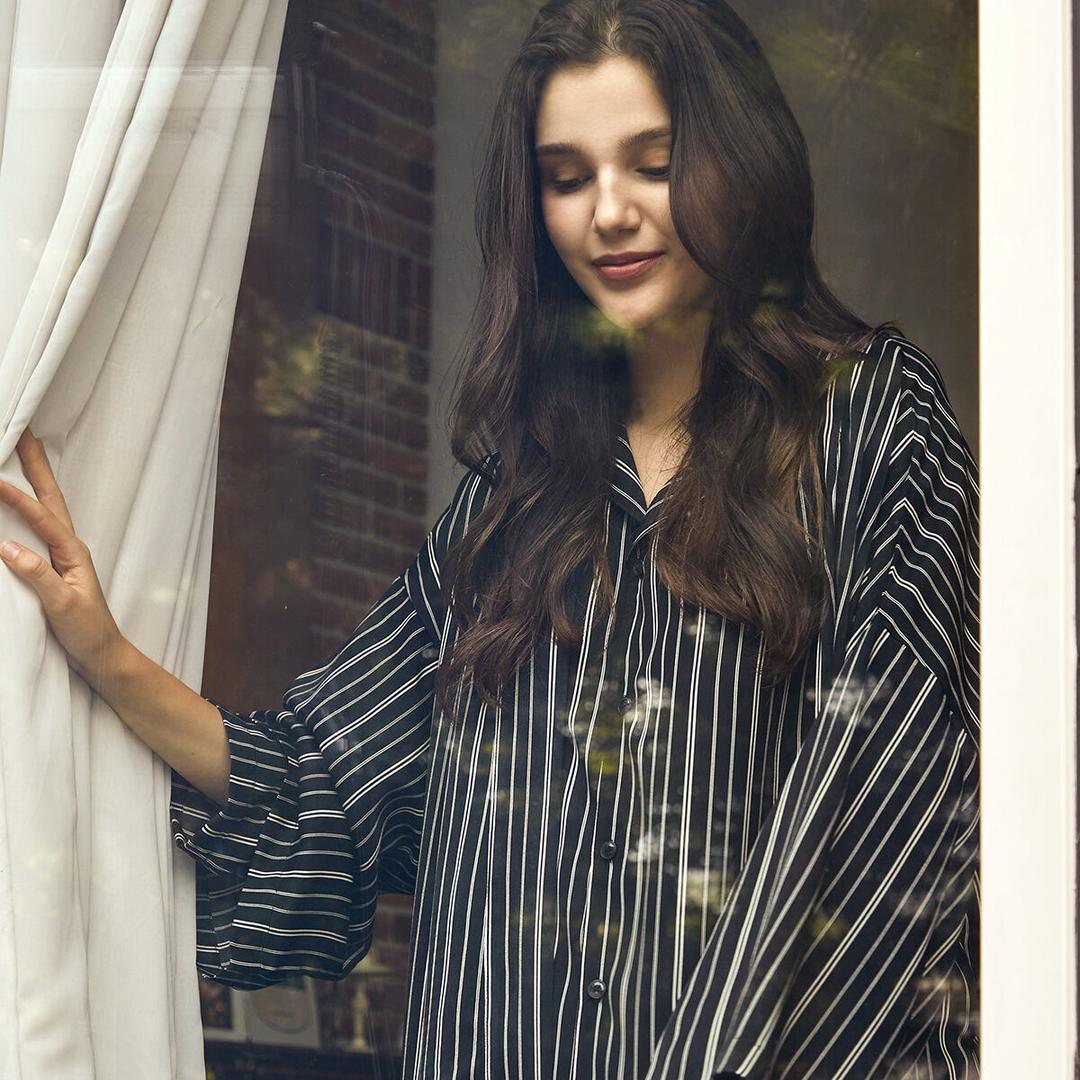 crimson robe (woman/man) - black