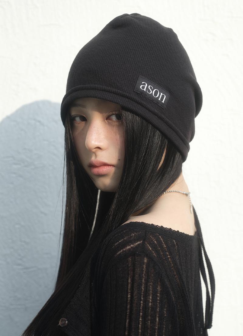 MOON BEANIE / BLACK