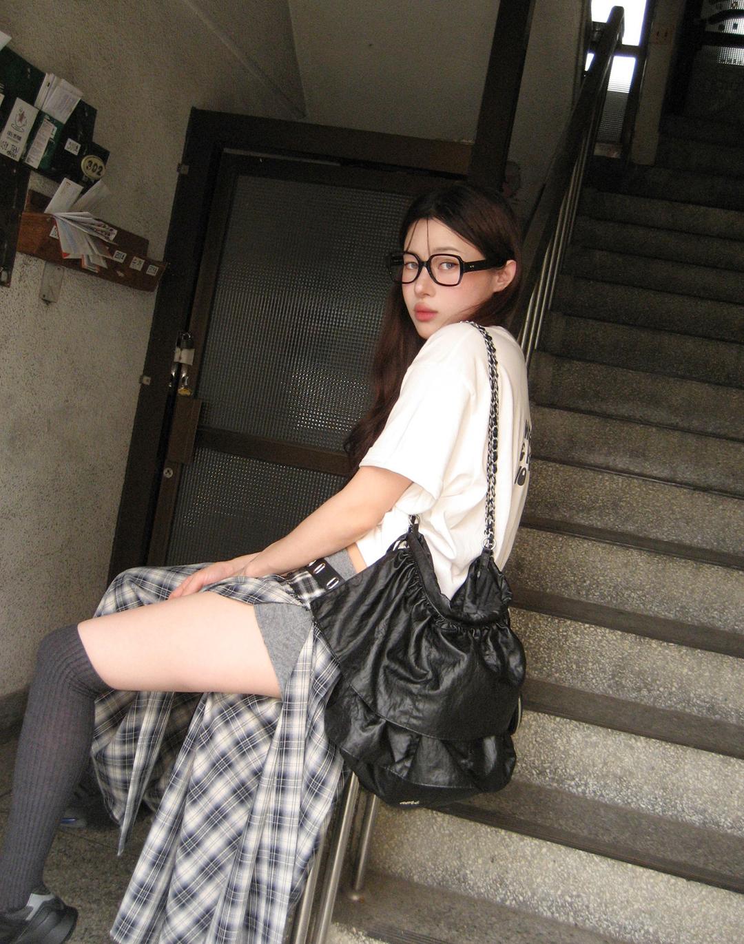 [예약판매 10/13일 출고예정] FRILL CHAIN DUPE SKIN BLACK BACKPACK M