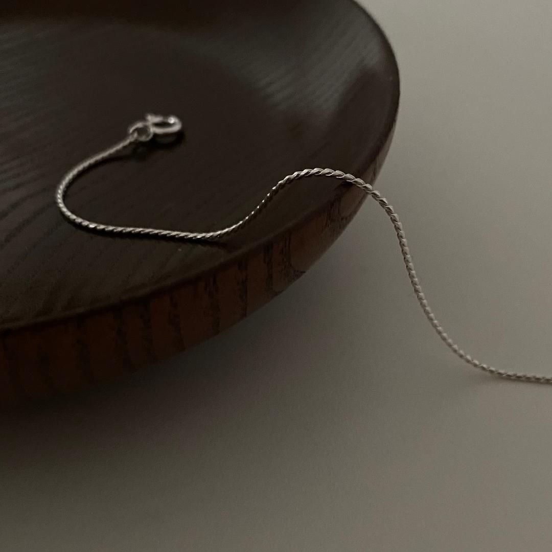 thread chain bracelet