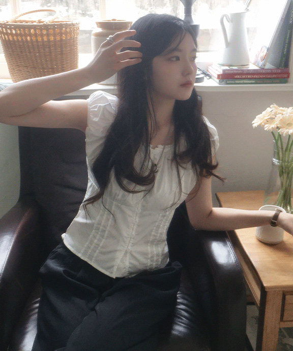 [러블리🌼] 아카시아 핀턱 캡소매 나시 블라우스 (2color)