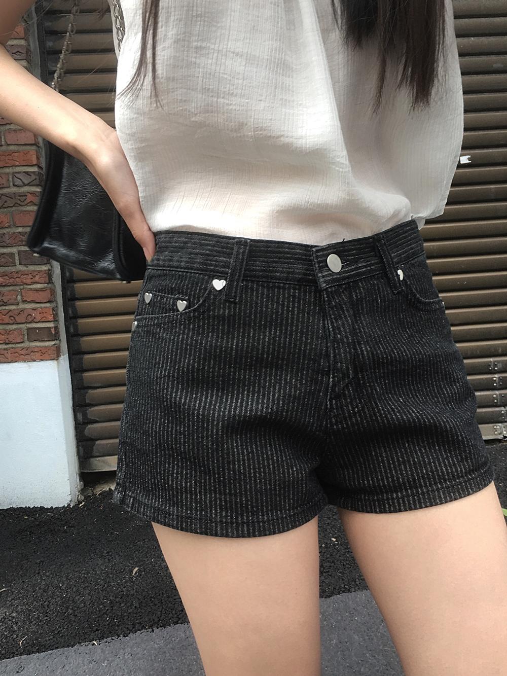 뮤트크레메 [블랙숏팬츠] Heart-Stripe short pants