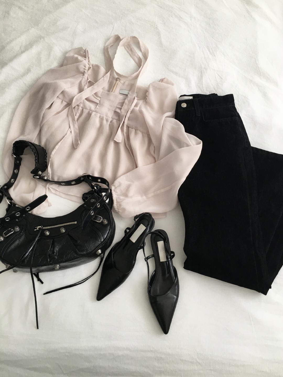 노비야카 [벚꽃룩🌸/주문폭주] Musubi blouse (Ivory, black)