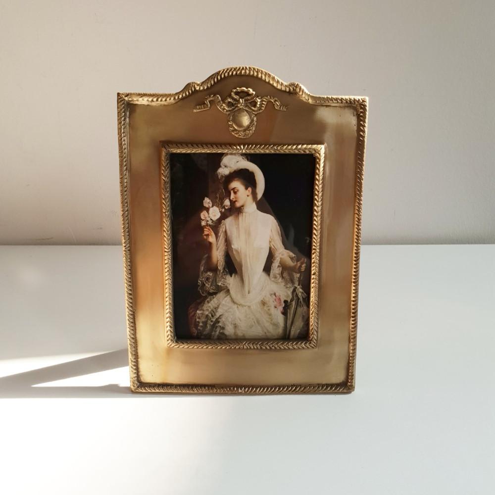 인도 수입 브라스 브론즈 동 리본 골드 사각 스퀘어 엔틱 탁상액자 빈티지소품샵 여인 그림