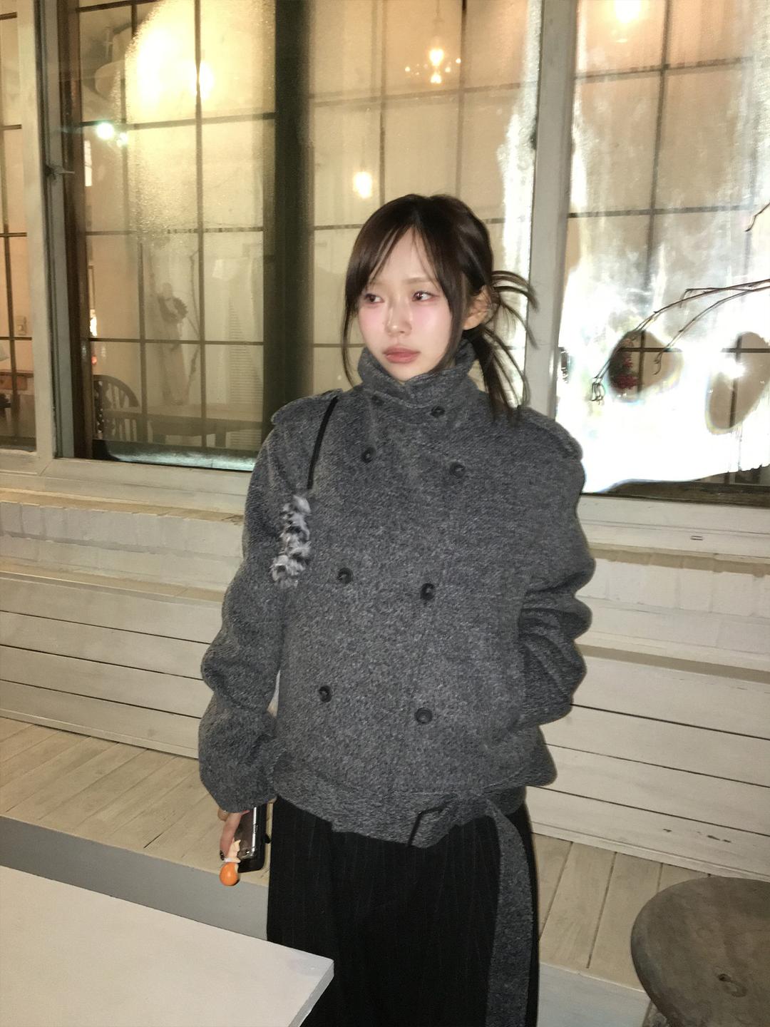 toe shoulder strap jacket