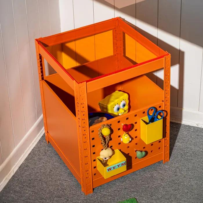 PEGBOARD TABLE