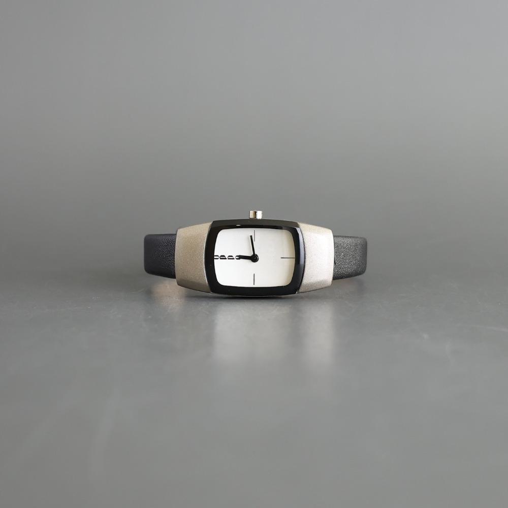 OPPO Retro Square leather watch (black)