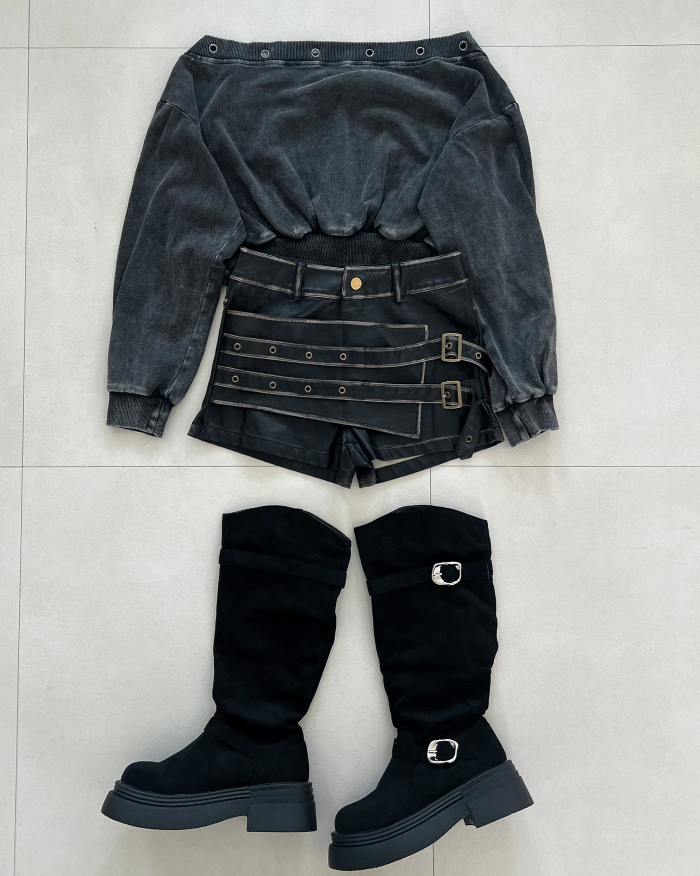 Rider 빈티지 투 버클 랩 레더 숏 팬츠 (2color)