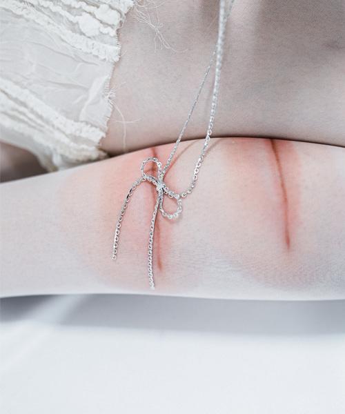 Crop ribbon necklace