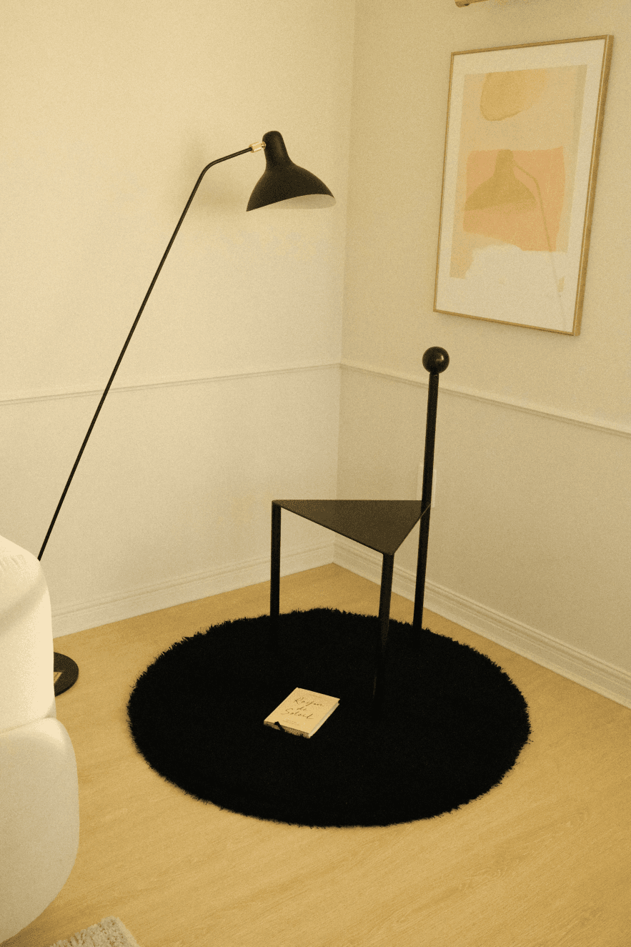 Round Blackcoat 러그