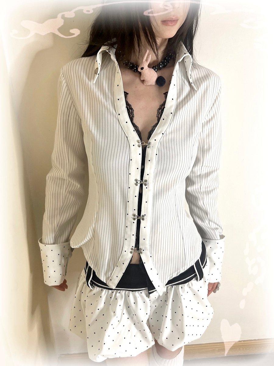 Waist-cinching striped shirt