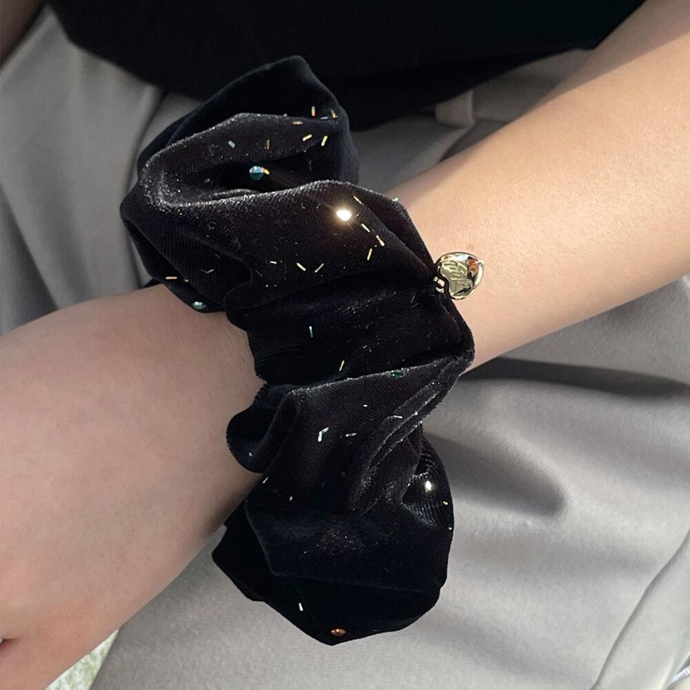 Becky scrunchie, SPACE
