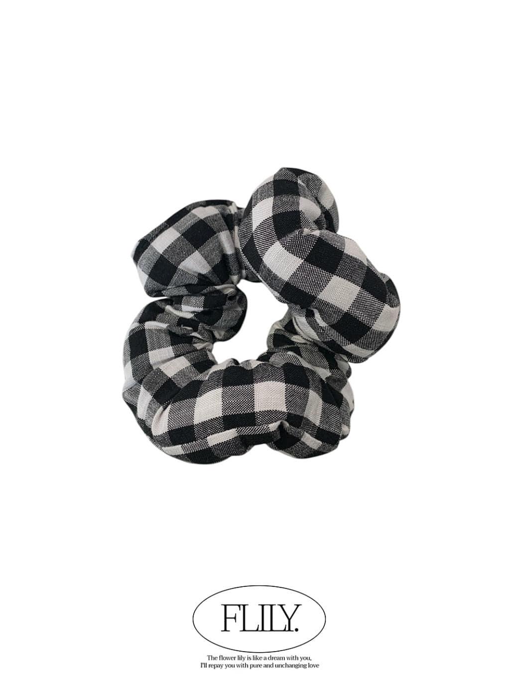 PE. Check Padding Scrunchie