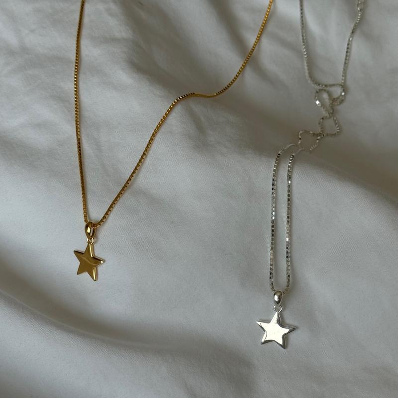 Star Glistening Silver Necklace