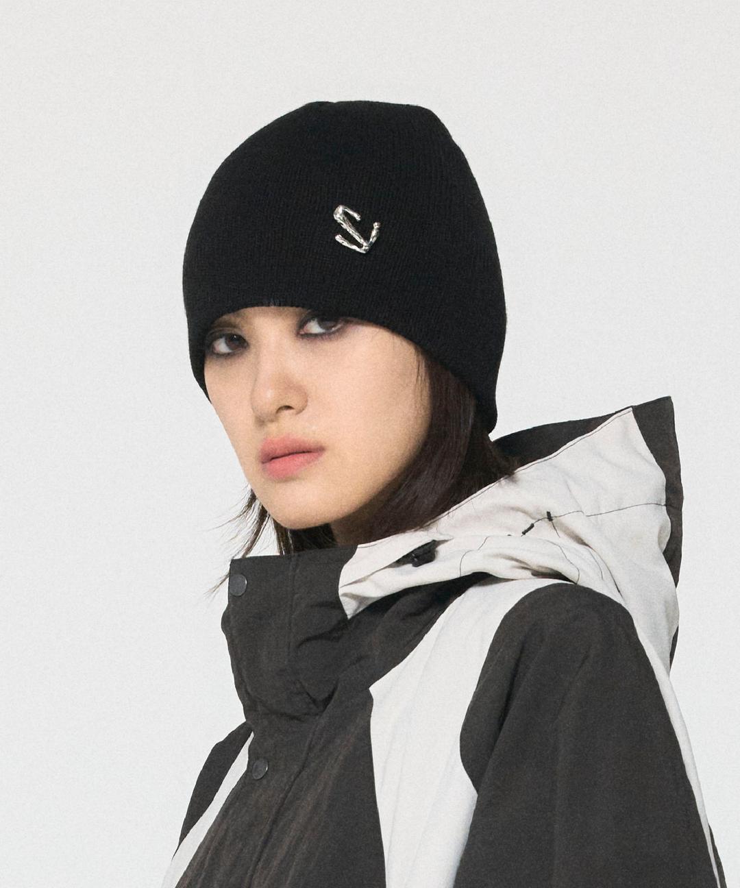 SCHISM BEANIE, BLACK