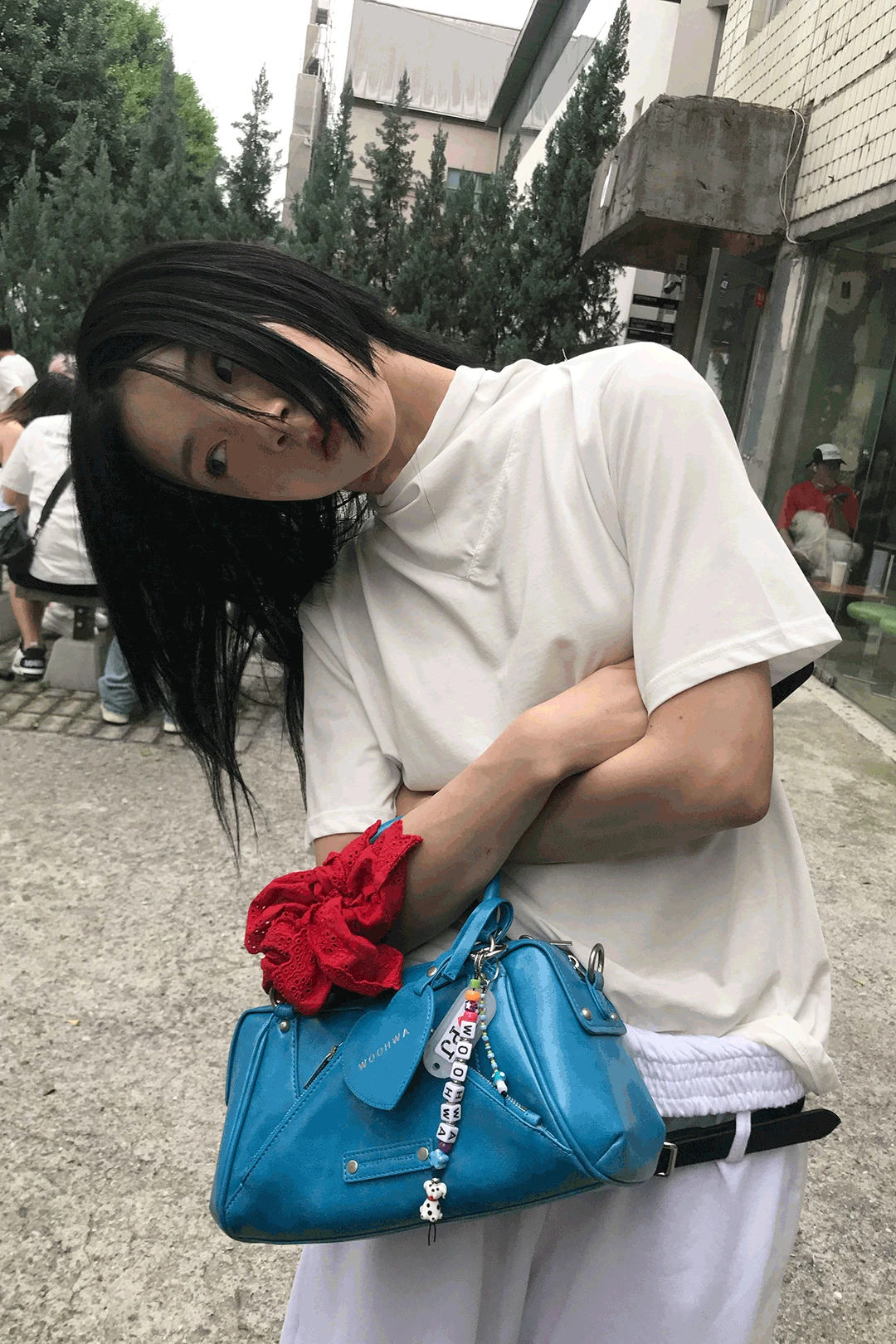 SILENT NECK SLIT TEE