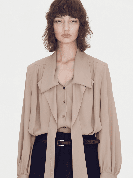 NAUCIA SCARF COLLAR BLOUSE (BEIGE)
