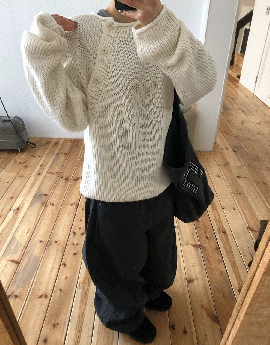 [30% SALE!] 토어 컷 헨리넥 크롭 니트 (3color)