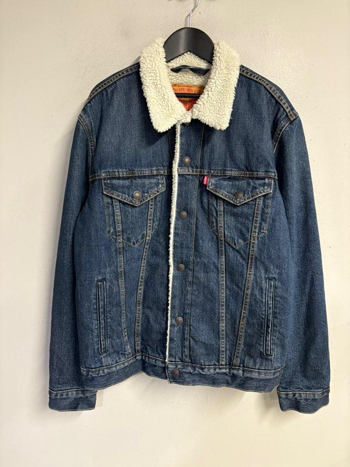 Levi's sherpa denim jacket (room-7)