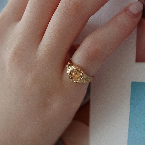 Butterfly signet ring