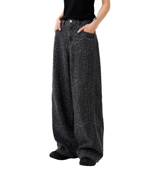 솔트 워싱 레오파드 사선 절개 팬츠 - CHARCOAL