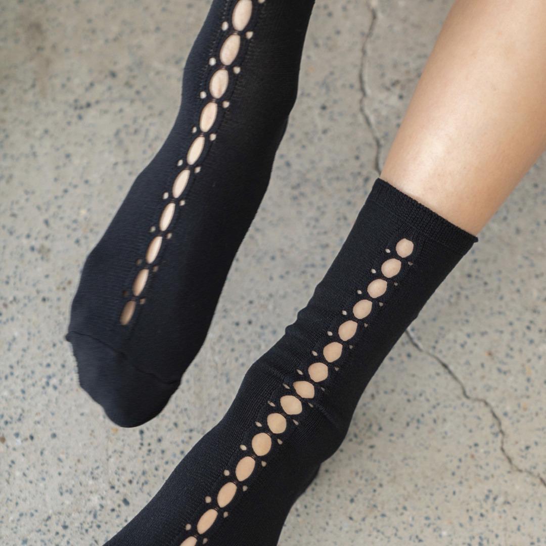 HIIG543 black cut-out