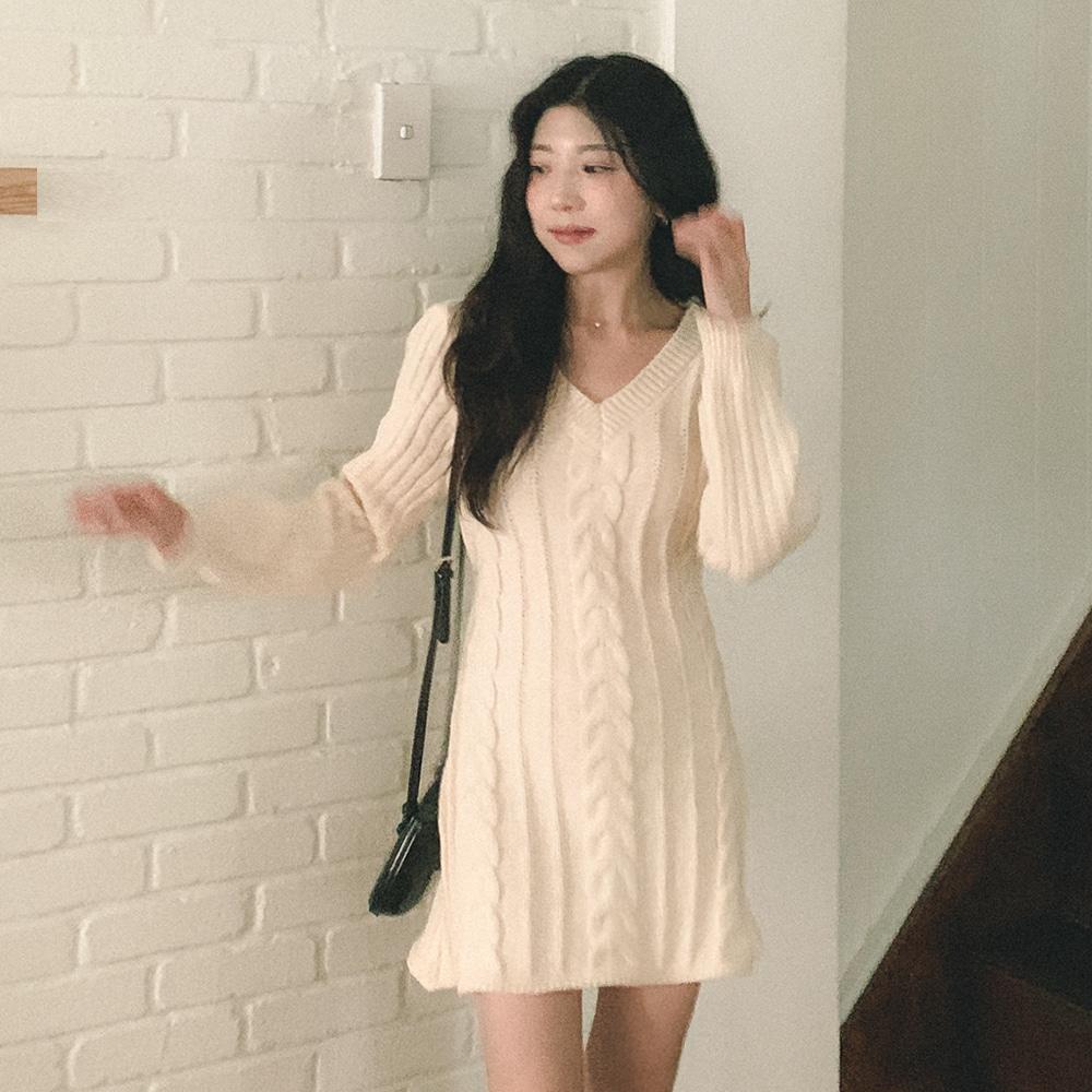 퀴나진 꽈배기 미니 원피스