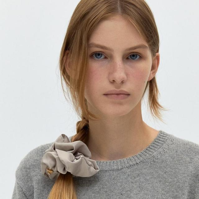 heart charm scrunchie - taupe