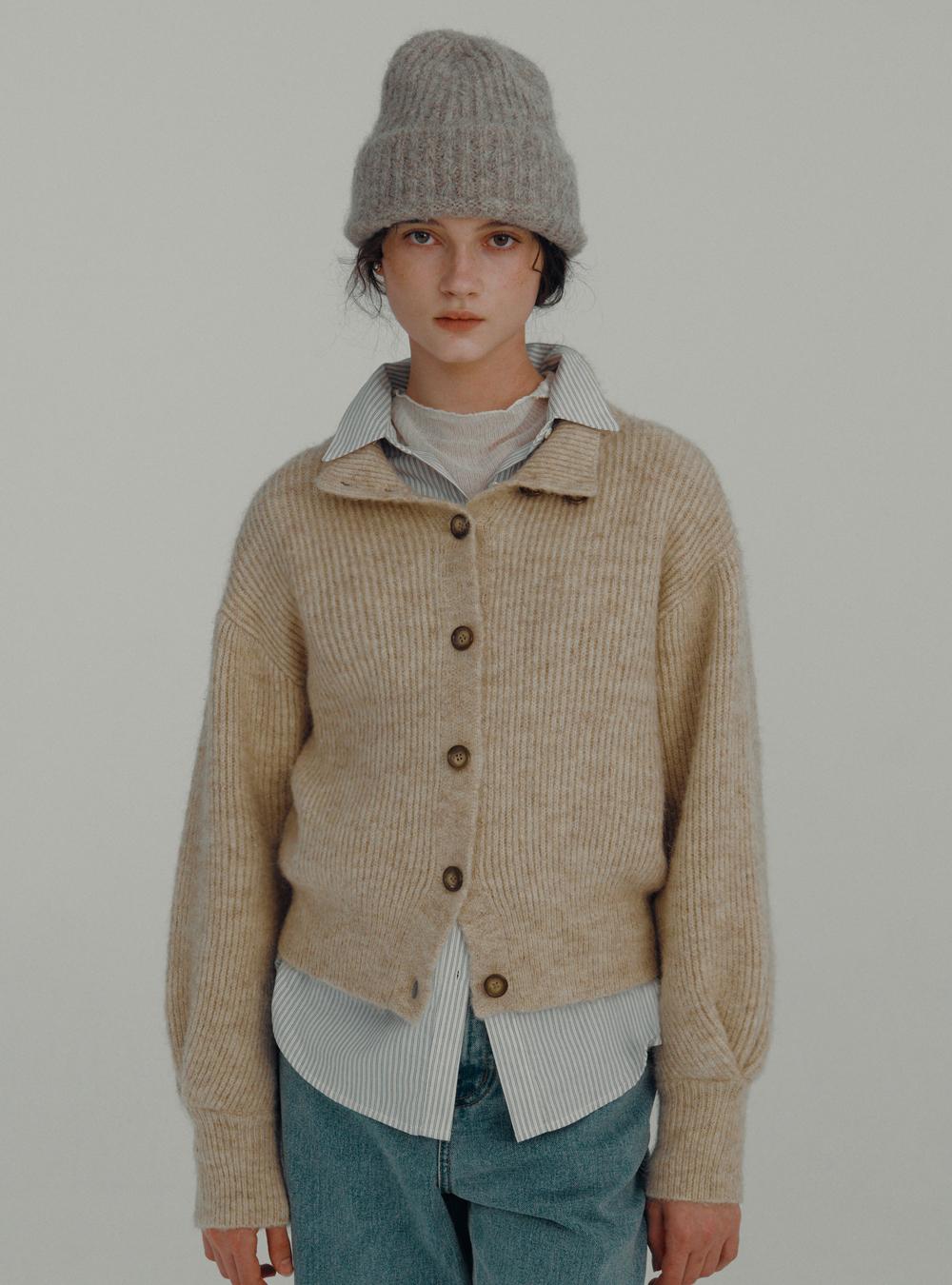 Wool collar knit cardigan. Beige