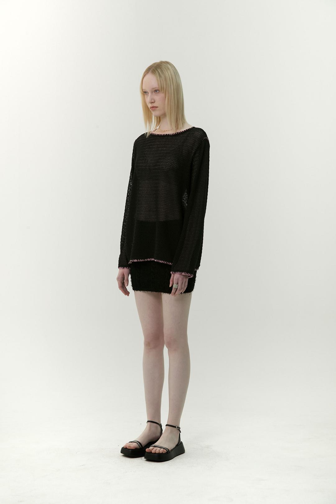 Mellow embroidered crew neck knit shirt [black]