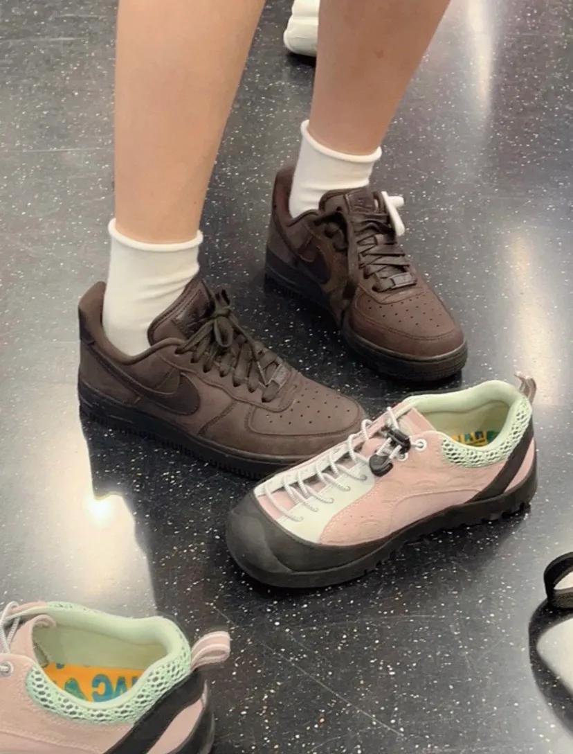 나이키 W 에어포스1 로우 벨벳 브라운 DR9503-200 | 상품 상세 | 크로켓