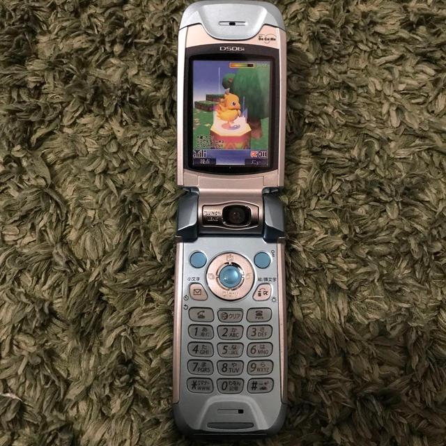 D506i １個チョコボ　携帯電話見本モック　スクウェア