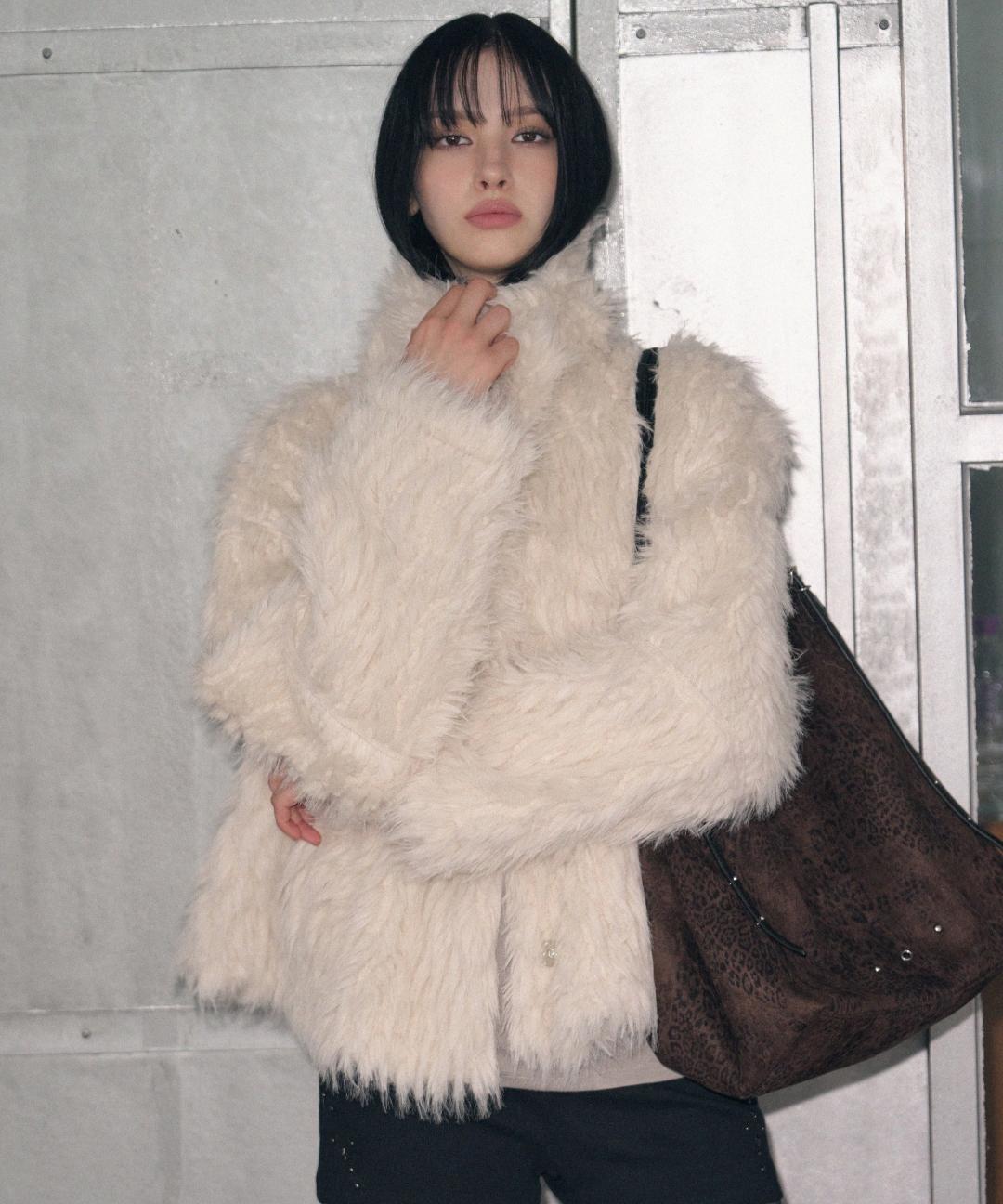 레더리 [크림 12월 16일 예약배송] 리버시블 시어링 퍼 자켓 [2COLOR]