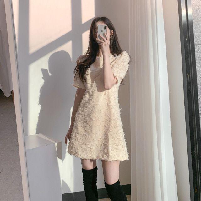 라운드넥 깃털 셔링 핀턱 A라인 미니 원피스 화이트 블랙 베이지