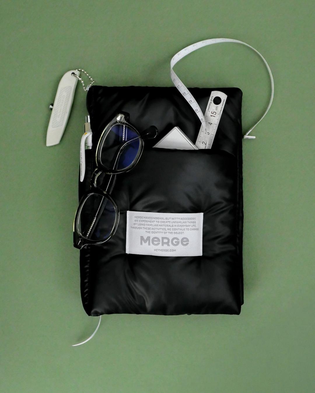 Snug Book Cover - Black