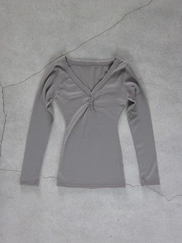 v slim button t -shirt