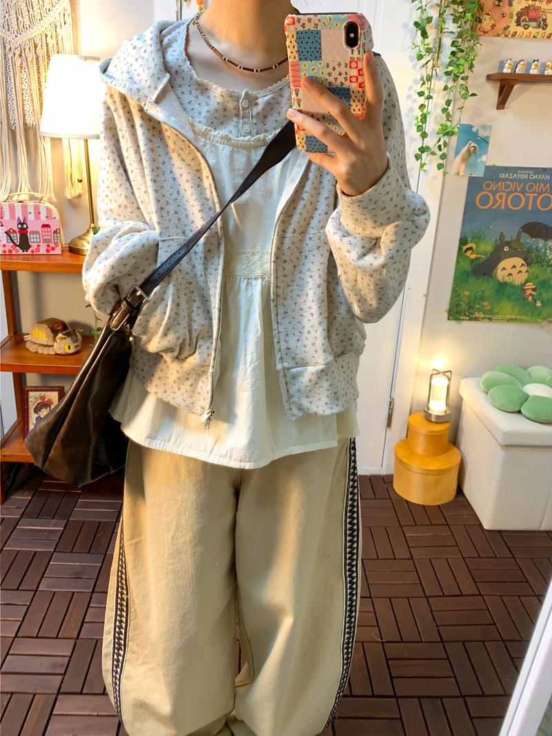 Hug flower hood zip-up ( oatmeal )