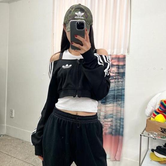 유이브 커스텀 오프숄더 져지 아디다스 네이비 입질연