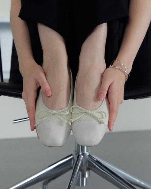 Baily 베일리 리본 투톤 스웨이드 플랫