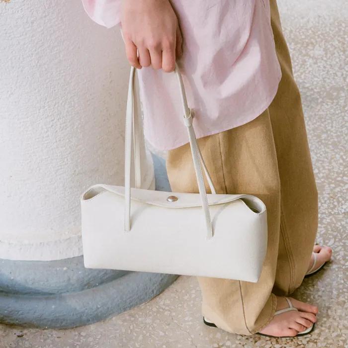 페블 플랩 숄더 아이보리