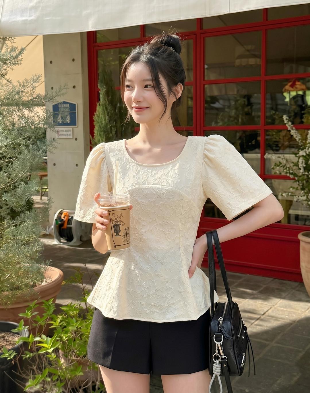 MUSE FLARE BLOUSE IVORY 뮤즈 플레어 블라우스 아이보리