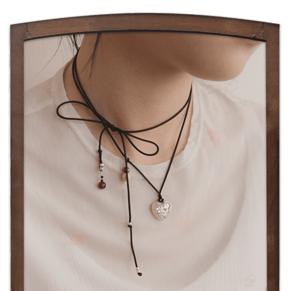 Love Bloom, line necklace