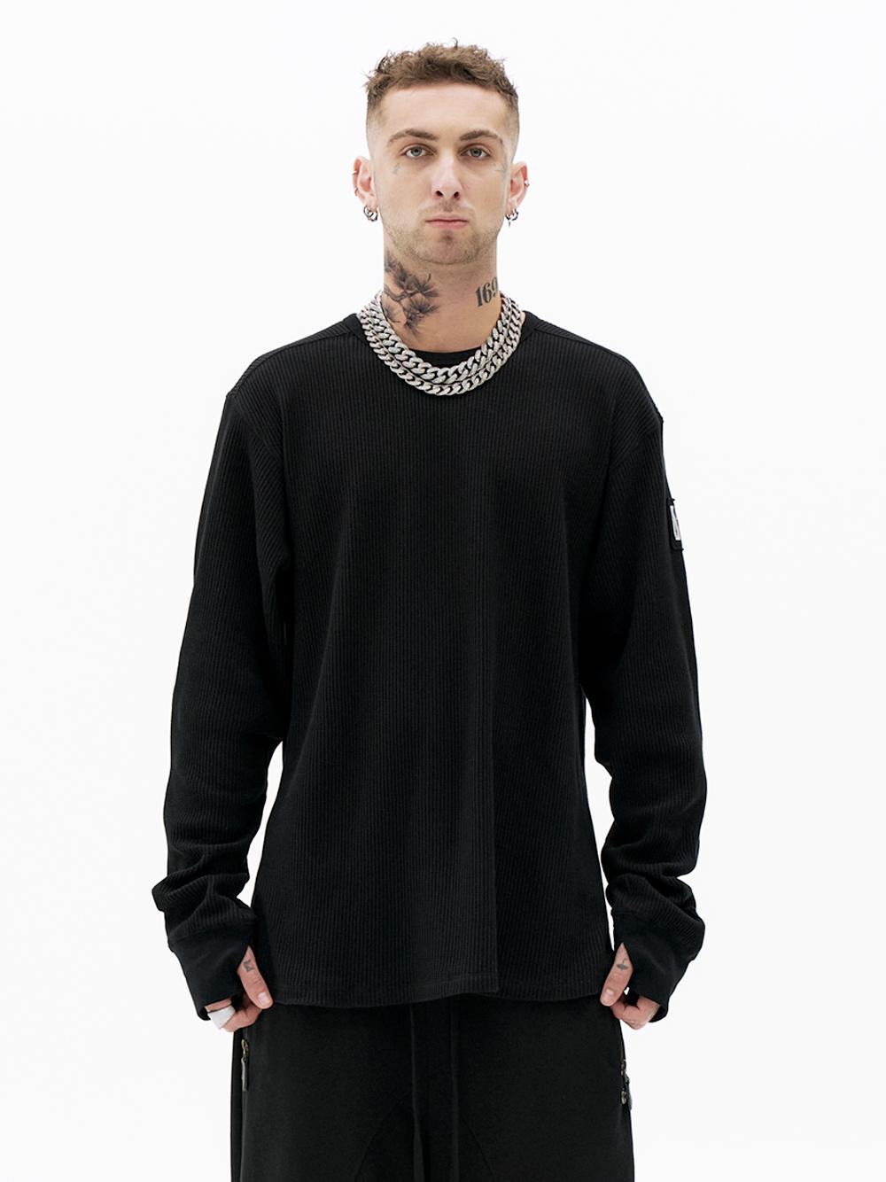 BARCODE LOGO PATCHED WAFFLE LONG SLEEVE BLACK 바코드 로고 패치 와플 롱 슬리브 블랙