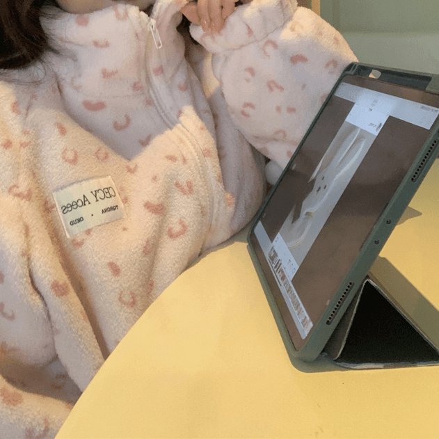 위드모아젤 [지퍼/후리스] 코지 레오파드 극세사 수면잠옷 홈웨어 세트 캠핑룩 2color