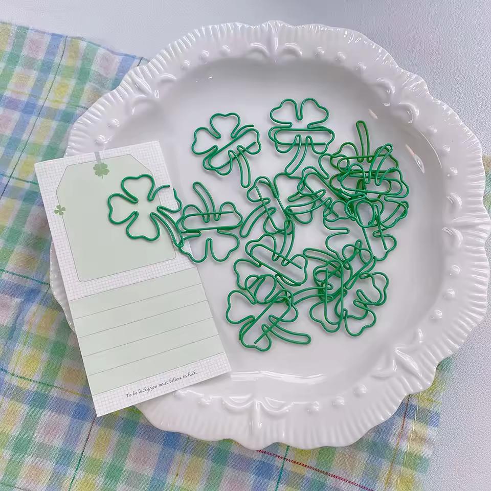 10pcs INS 스타일 종이 클립 행운의 네 잎 클로버 북마크 스크랩북 선물 및 저널 장식을위한 미적 참신 모양 클립